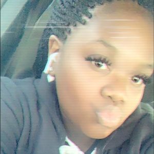 Meet your Posher, Derica